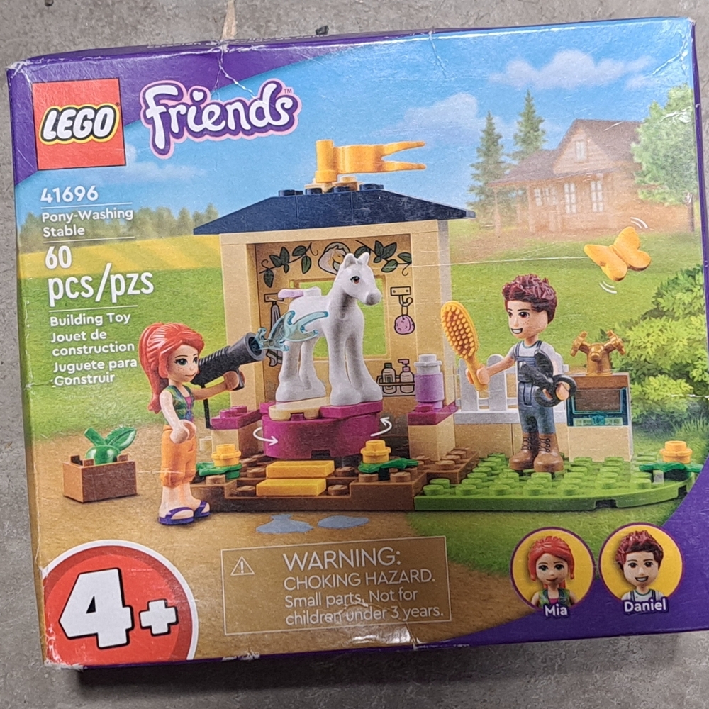 Brand New Lego Friends 41696; Pony Washing Stable